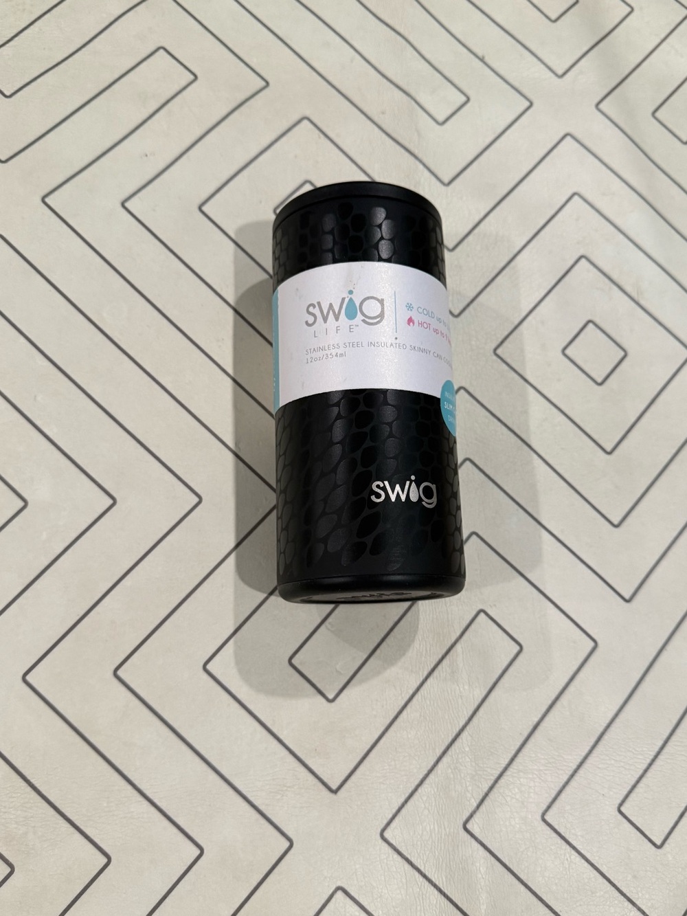 NWT Swig Black Insulated Stainless Steel Can Cooler